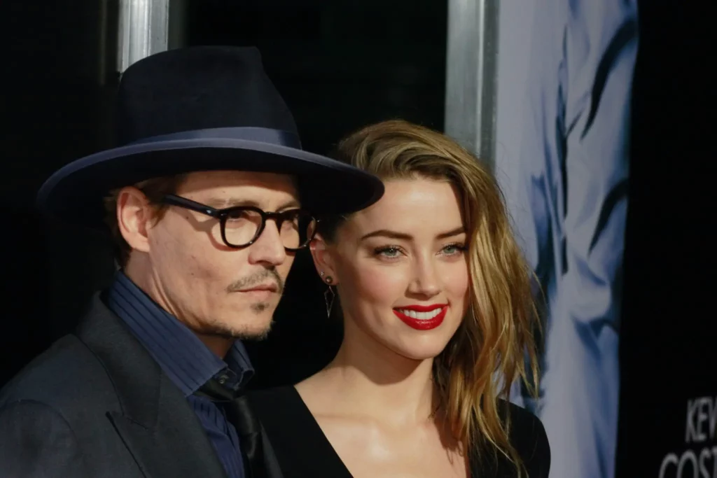 Amber Heard and Johnny Depp 2048x1366 1