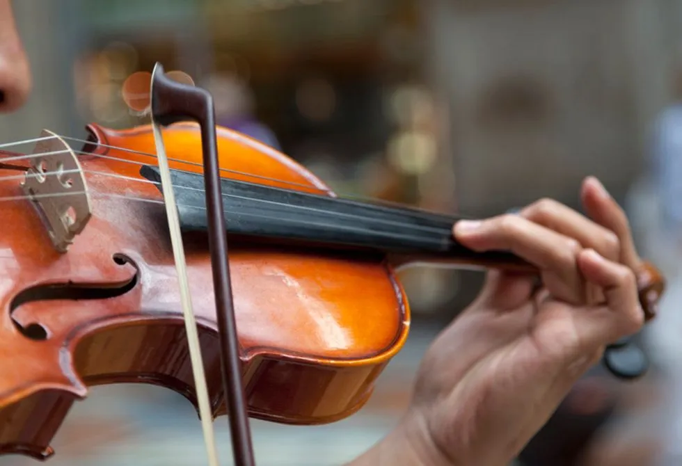 woman plays the violin while undergoing open brain surgery 13.jpg